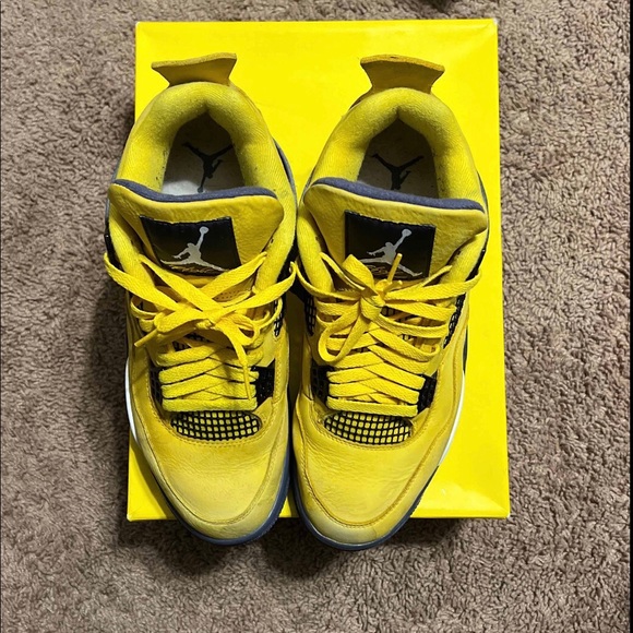 Air Jordan Retro 4’s ‘Lighting’